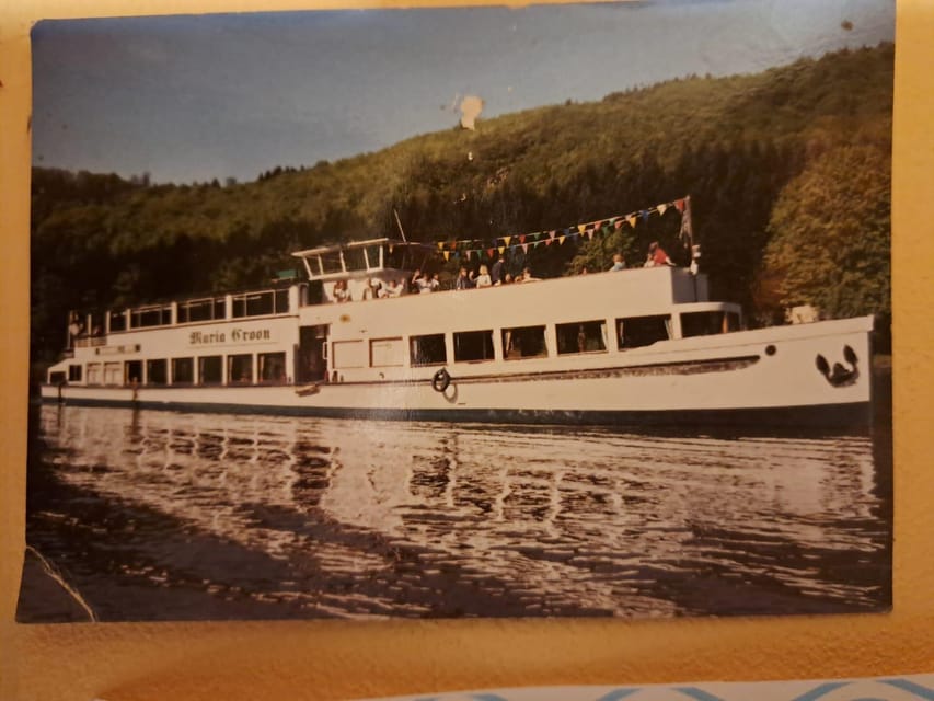 1 hour boat cruise with fragrant coffee and homemade strudel - Audio information and onboard service