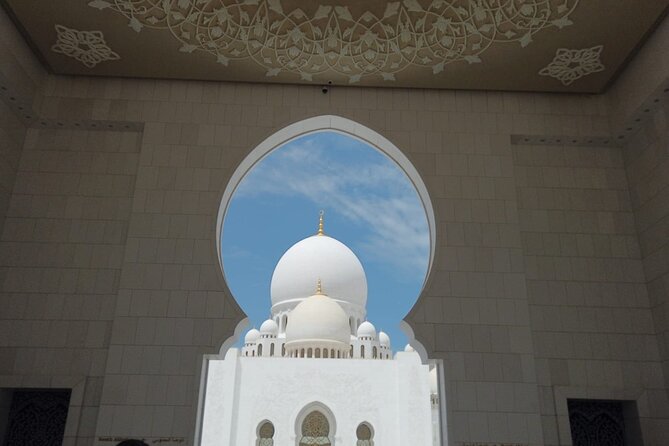 Abu Dhabi City Tour with Gold Coffee: A Taste of Luxury & Culture - Sheikh Zayed Grand Mosque: the visual centerpiece