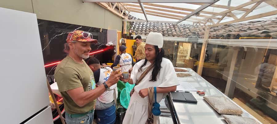 Bogota: Coffee Tasting, Roasting, Filtration & Espresso Tour - Watching green beans become roasted coffee