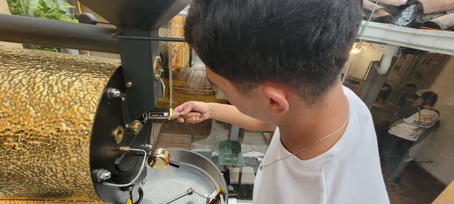 Bogota: Roasting Experience Tour with Exotic Coffee - A private format near Chorro de Quevedo Plaza