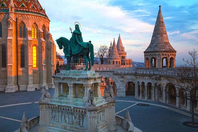 Buda Castle Walking Tour with Matthias church entry, Cake&Coffee - Cake, coffee, and a welcome pause