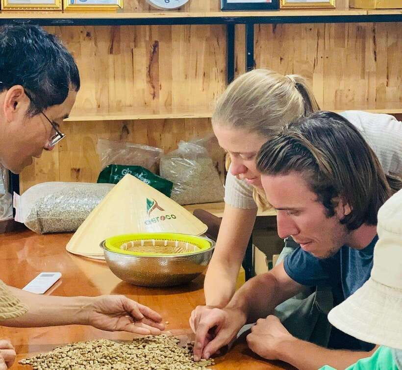 Buon Ma Thuot: Bean to Brew Coffee Farm Tour with Tasting - Meeting the instructor at Ea Kao