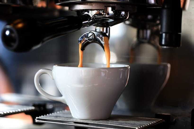 Buon Ma Thuot: Specialty Coffee Tour and Brewing Experience - Watching coffee beans roast at 9:00 AM