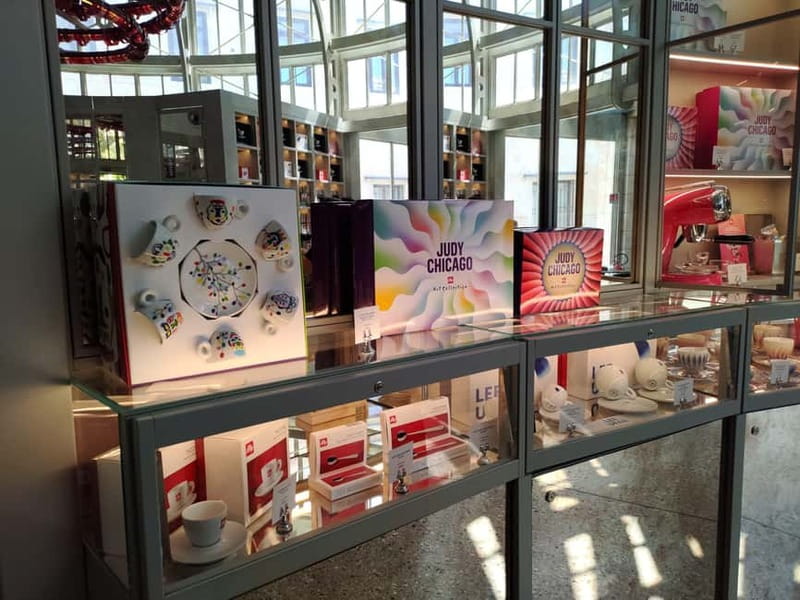 Chill coffee or meal break at illy Caffè in St.Mark's Square - Food choices and dietary needs