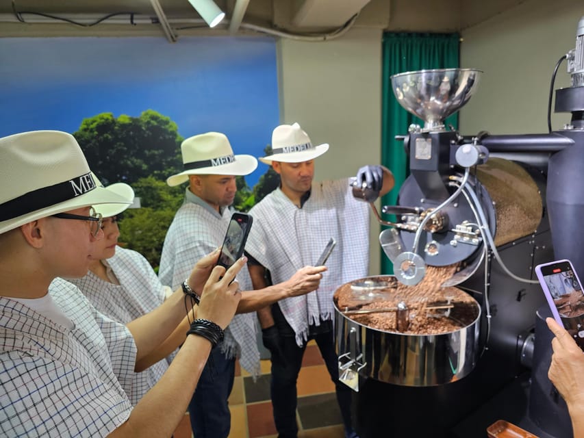 Coffee Experience with roasting show in Comuna 13 - From coffee plant to processed bean
