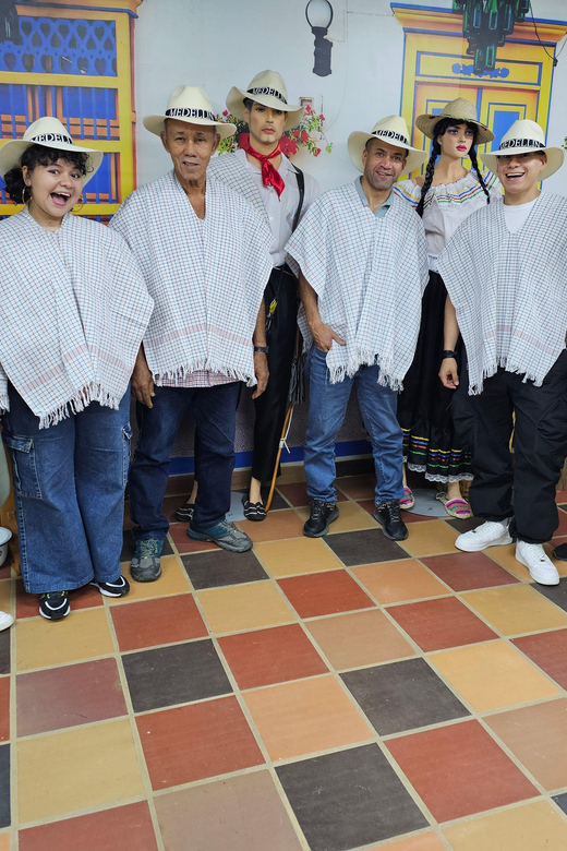 Coffee Experience with roasting show in Comuna 13 - The roasting show with a professional roaster