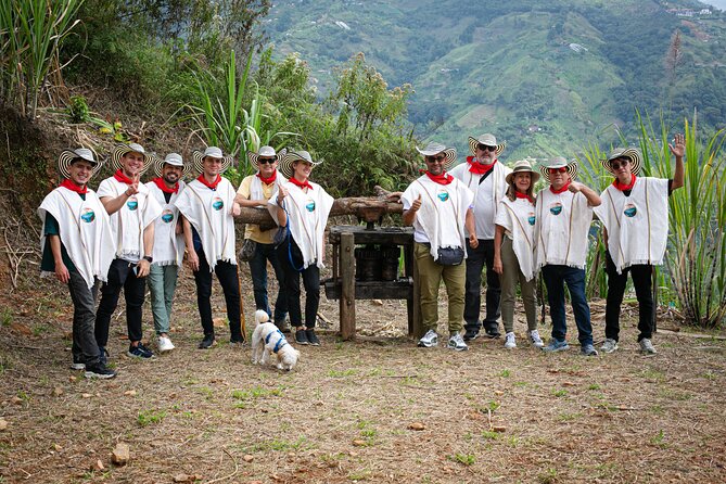 Coffee Tour with arrival on horseback and sugar cane processing - Who will enjoy this most