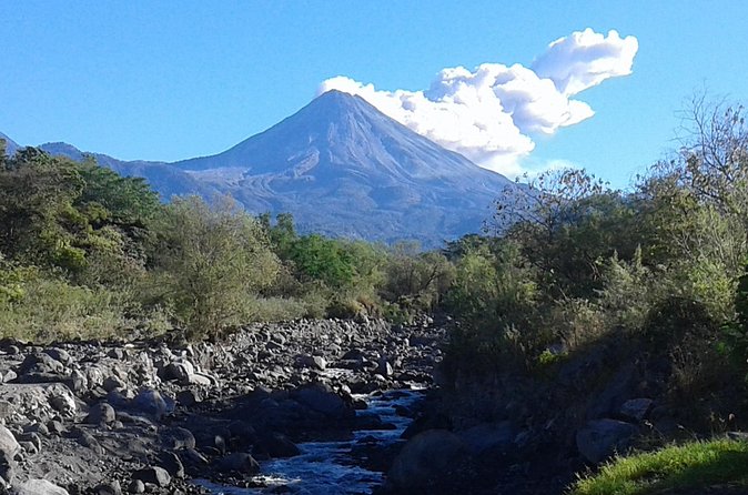 Colima Volcano Cultural Tour: Coffee Plantation, Hacienda and Comala Magic Town - The guide can make or break this busy schedule