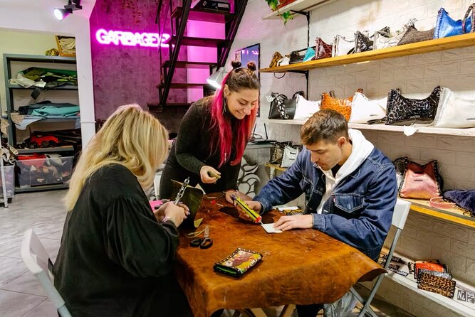 Create your own leather wallet in Florence + coffee - Key points to know before booking