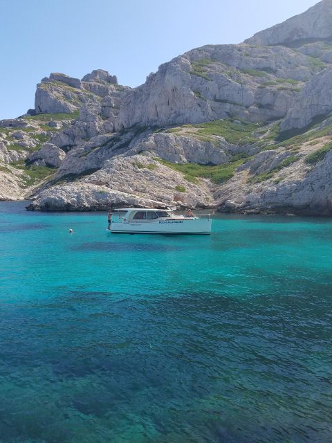 Cruise, Coffee and Swimming in the Calanques of Frioul - A quiet start from Marseille’s Old Port