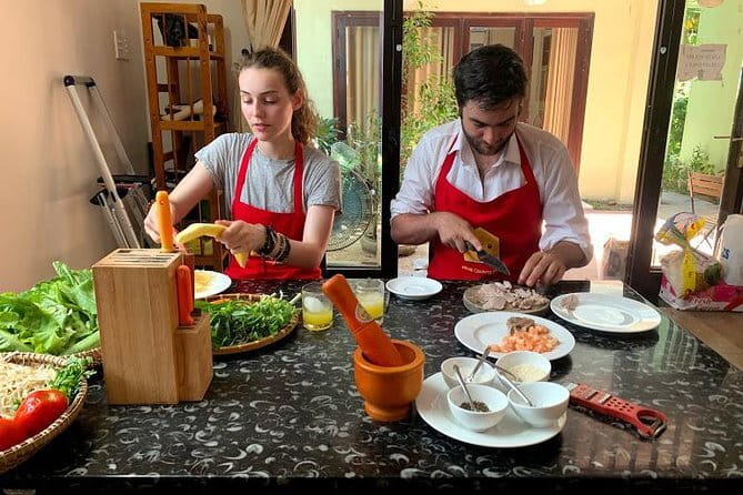 Experience Making & Tasting Vietnamese Coffee in Hoi An - Making traditional phin coffee
