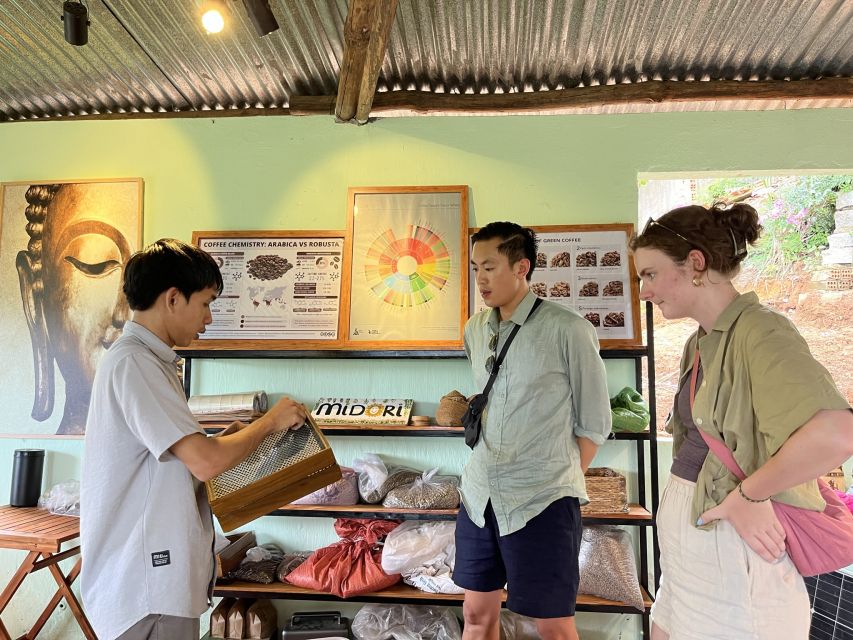 Experience specialty coffee with sustainable coffee farmers - The first tasting: five coffees, two bean types