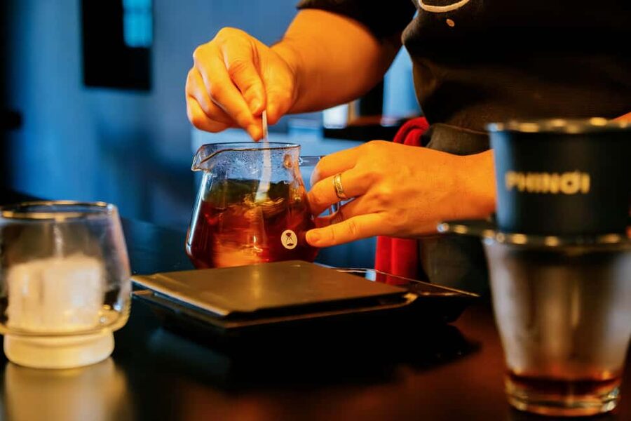 From Egg Coffee to Street Brews: Hanoi Walking Tour - Đồng Xuân Market and everyday Hanoi