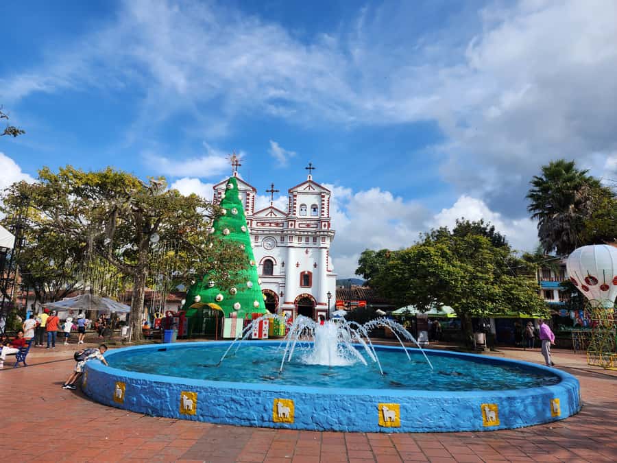Guatape Coffee Villa including Rock Town & Waterfall - The drive into Antioquia’s coffee country