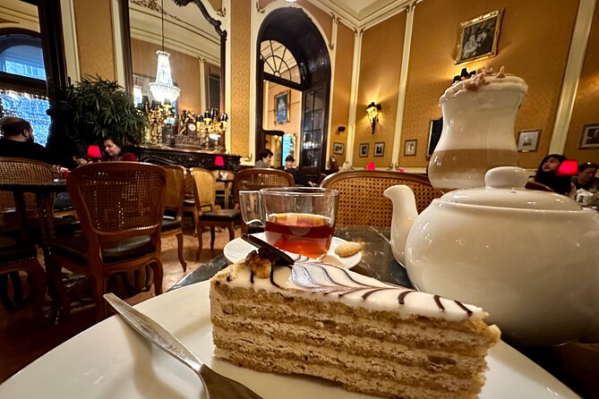 Guilty pleasures - A Budapest Dessert & Coffee House Tour - The chimney cake everyone wants to try