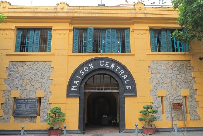 Ha Noi City Tour & Coffee Class - Ho Chi Minh’s Mausoleum and the simple stilt house