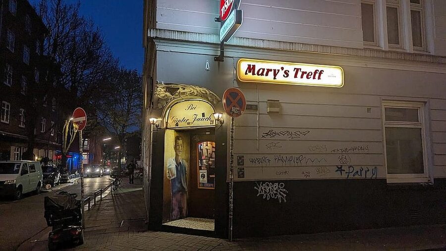 Hamburg - St. Pauli coffee klatch with ex dominatrix - perfect in rainy weather - Two hours of candid conversation