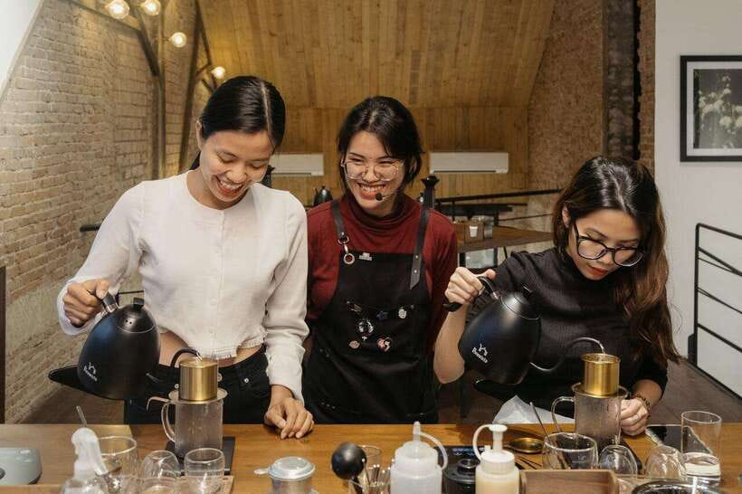 Hands-on Discovery of Vietnamese Coffee & Culture - The guides and the teaching style