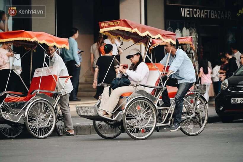 Hanoi: Cyclo the Old Quarter and Egg Coffee Tour - Hoan Kiem Lake, The Huc Bridge, and Ngoc Son Temple