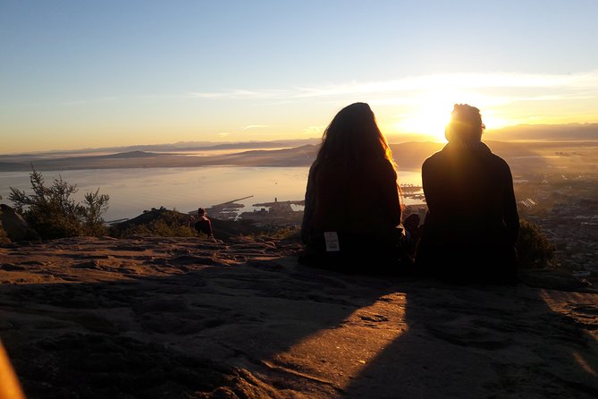 Hiking Lion's Head for sunrise, coffee & hotel Pick-up & Drop off - Reaching the summit as the light changes