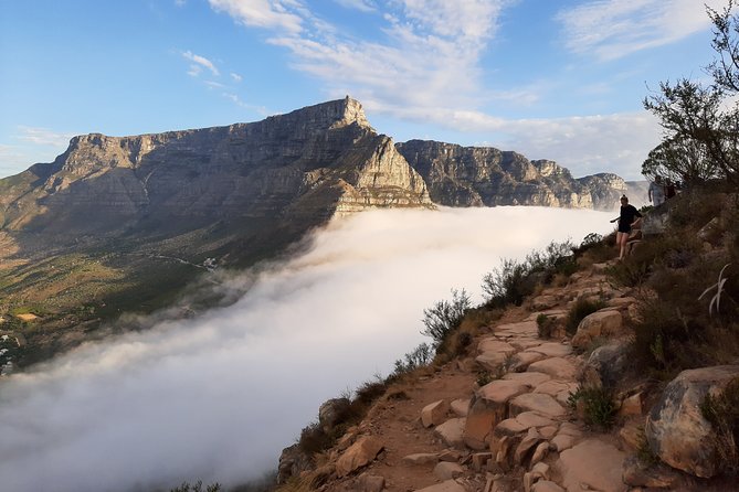 Hiking Lion's Head for sunrise, coffee & hotel Pick-up & Drop off - Group size and the value of a guide