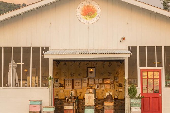 Kona Tour: Bee Farm, Kona Coffee, and National Historical Parks - Kona coffee country and lunch with Kealakekua Bay below