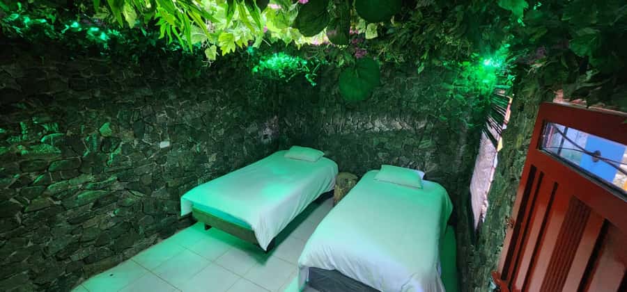 Medellin: Coffee Farm Tour & Spa with Overnight Glamping - Colombian breakfast before the farm lesson