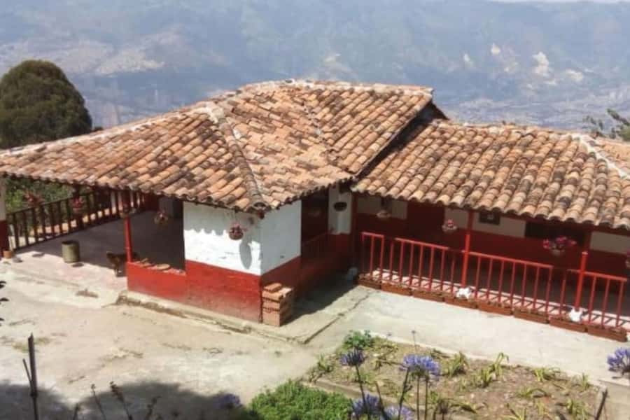 Medellin: Coffee Farm Tour & Spa with Overnight Glamping - From planting to processing and the final cup
