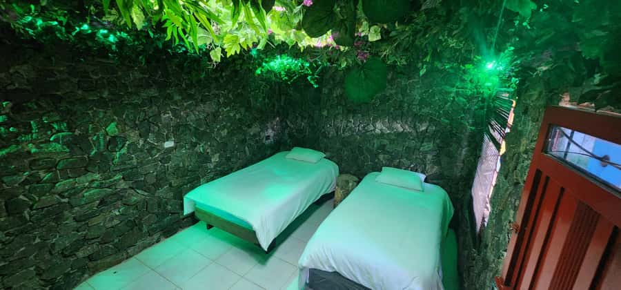 Medellin: Coffee Farm Tour & Spa with Overnight Glamping - Tasting coffee with different methods