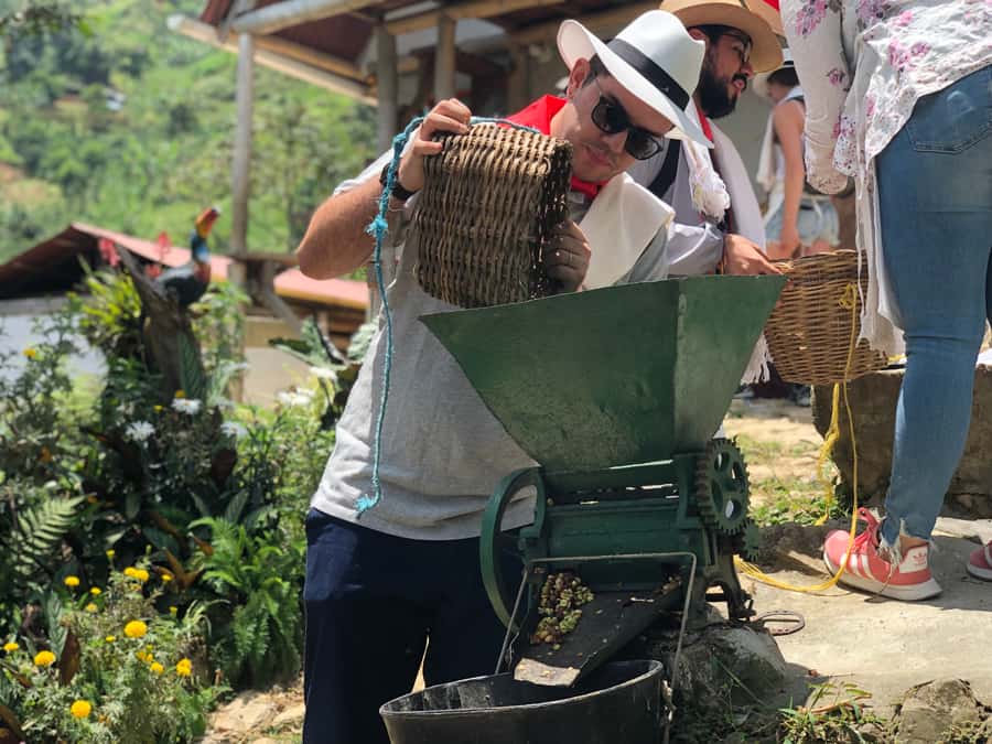 Medellin: Coffee Tour with Transport, Snacks and Tastings - Coffee shopping and the take-home gifts