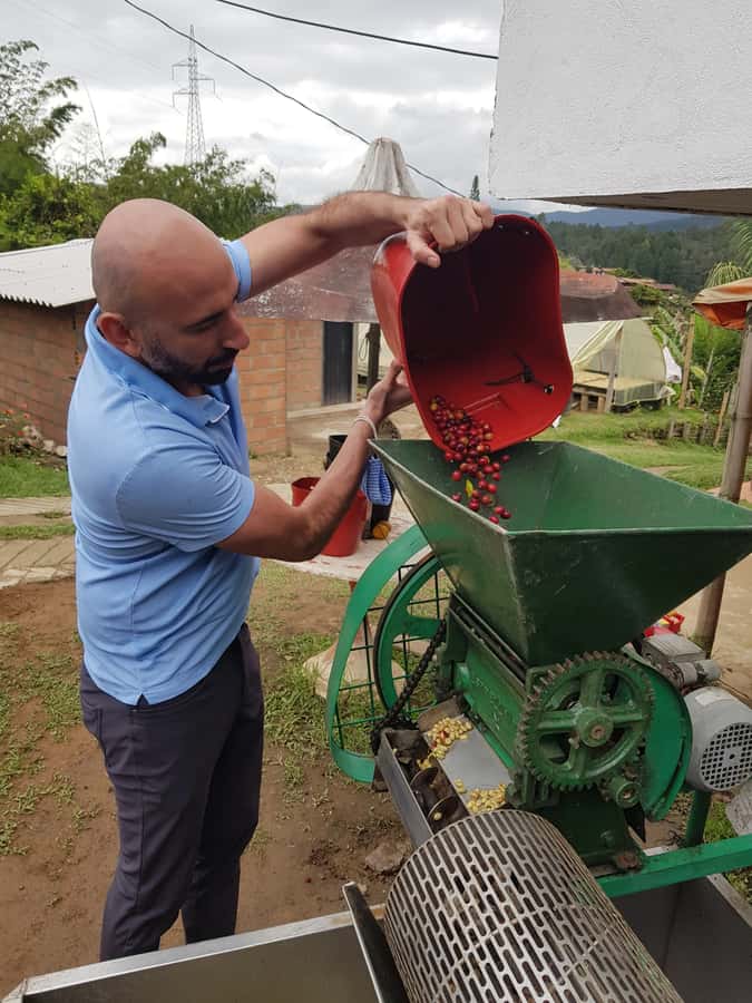 Medellin: Guatape, El Peñol Coffee Farm Private Tour & Fruit - Who should book this private tour