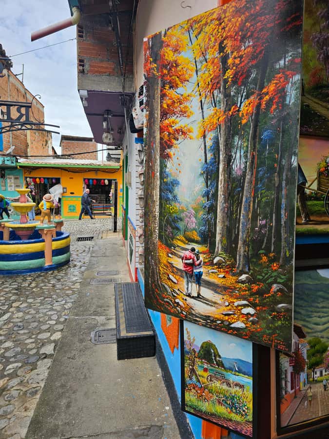 Medellin: Guatape, El Peñol Coffee Farm Private Tour & Fruit - Guatapé’s colorful streets and local character