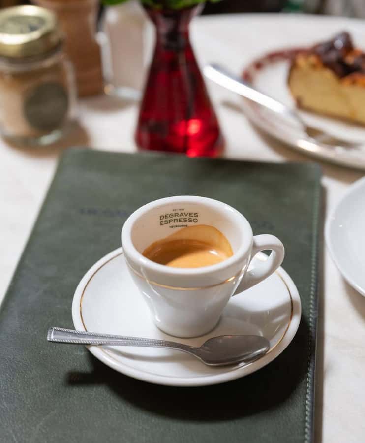 Melbourne Brunch & Coffee Iconic Laneway Degraves Espresso - A friendly host can make the hour work
