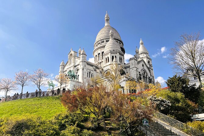 Montmartre & Sacré Coeur : Museum & Coffee In A Tiny Group Tour - Forty-five minutes inside Musée de Montmartre