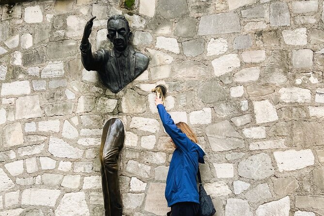 Montmartre & Sacré Coeur : Museum & Coffee In A Tiny Group Tour - The climb to Sacré-Cœur