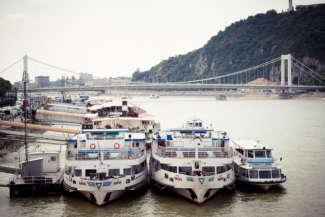 Private Budapest Walking Tour with Cake & Coffee - St. Stephen’s Basilica and central Pest