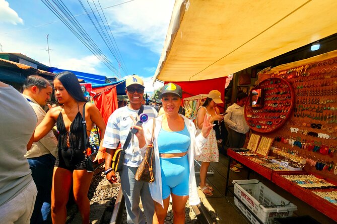 Private Floating Market, Train Market and After Rain Cafe Tour - Guides shape the day