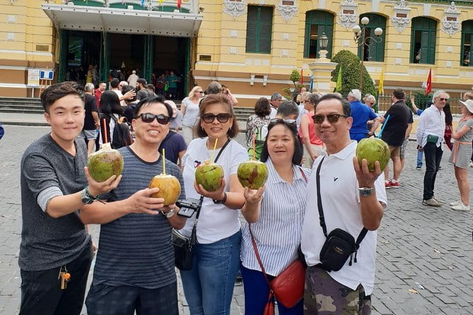 Private Ho Chi Minh City Tour from Port & Vietnamese Egg Coffee - Meeting Lawrence and handling the city traffic