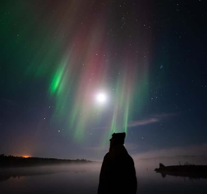 Rovaniemi: Coffee under Northern Lights & Professional Photo - The guide and the feel of the group