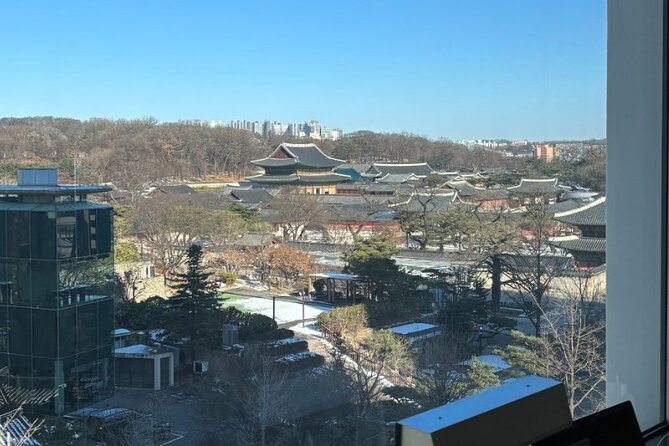Seoul Cafe Hopping East Experience - Changdeokgung Palace and berry crumble cake