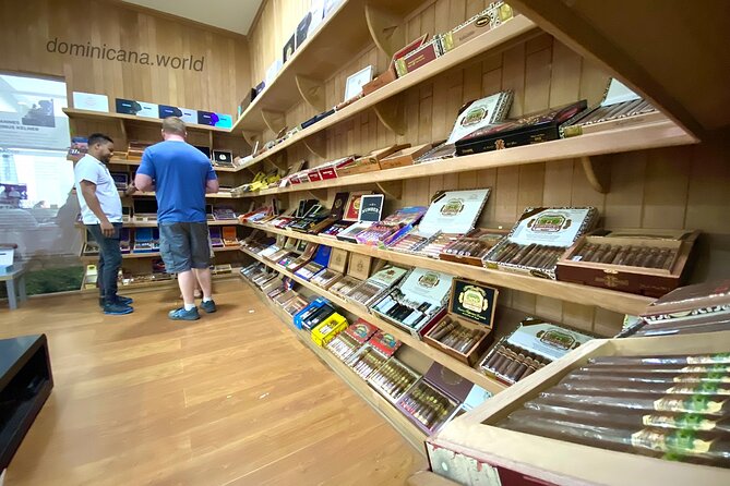 Shopping tour Punta Cana rum cigars coffee larimar chocolate souvenirs mamajuan - Chocolate and coffee for easy-to-pack gifts