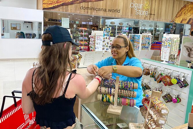 Shopping tour Punta Cana rum cigars coffee larimar chocolate souvenirs mamajuan - Finding Larimar, pottery, and Dominican art