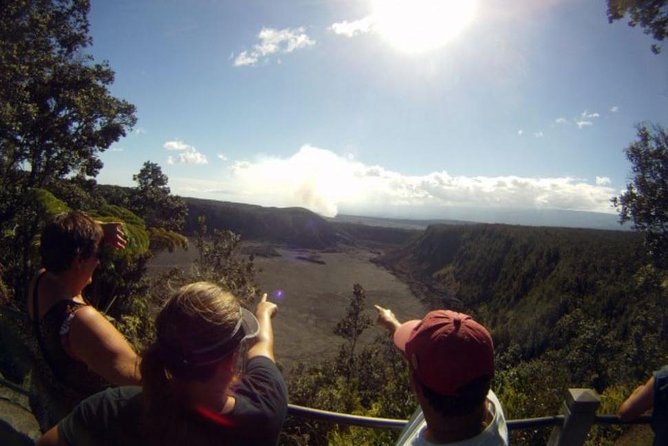 Small-Group Big Island Tour: Hawaii Volcanoes National Park and Kona Coffee Farm - Punaluʻu Beach and the search for green sea turtles