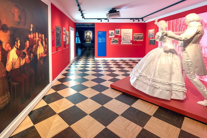 Strauss Exhibition incl. LED Concert Show / Coffee + Strauss Cake - Who will enjoy this Vienna experience most?