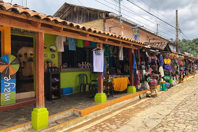 The Classic Ruta de las Flores : Towns, Coffee Tour & Hot Springs - The guides shape the whole experience
