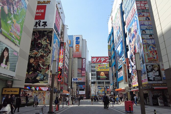 Tokyo Akihabara Anime Manga Video Games and Maid Cafe Tour - Super Potato brings back the old game machines