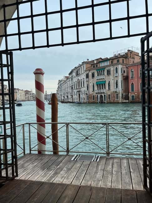 Venice: Sunrise Walking Tour with Espresso - Sunrise beside the Grand Canal